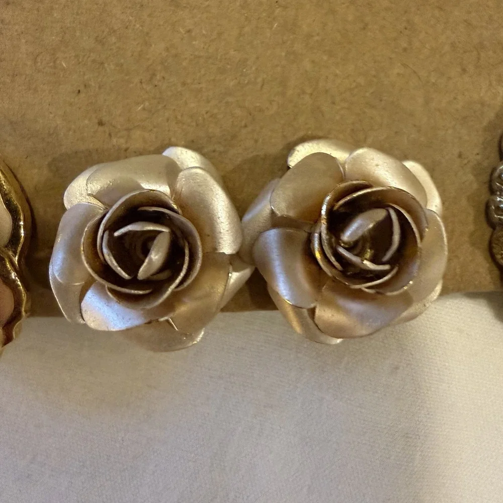 Lot of 5 Pairs Vintage‎ Clip On Earrings Floral Lucite Cabochon Enamel Retro